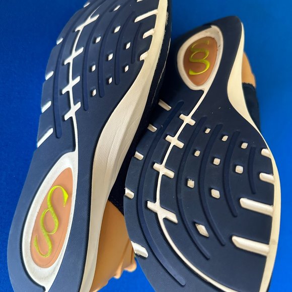 Saysh One by Allyson Felix size 12 - fantastic sneakers! Worn once! - Picture 5 of 11